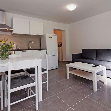 Apartments Mare Водице Екстериор снимка