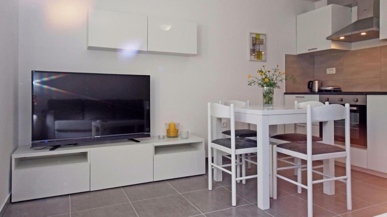 Apartments Mare Водице Екстериор снимка